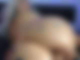 HornyLindzay's Live Sex Cam Show
