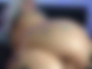 HornyLindzay's Live Sex Cam Show