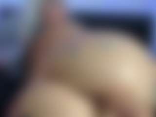 HornyLindzay's Live Sex Cam Show