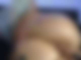HornyLindzay's Live Sex Cam Show