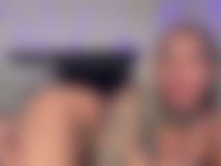 HornyLindzay's Live Sex Cam Show