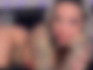 HornyLindzay's Live Sex Cam Show