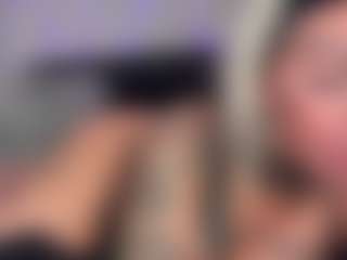 HornyLindzay's Live Sex Cam Show
