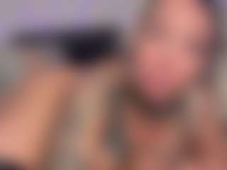 HornyLindzay's Live Sex Cam Show