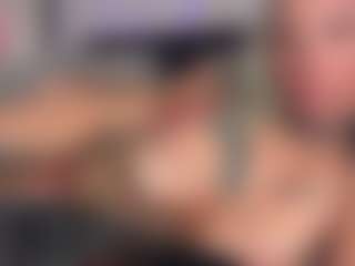 HornyLindzay's Live Sex Cam Show