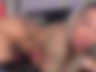 HornyLindzay's Live Sex Cam Show