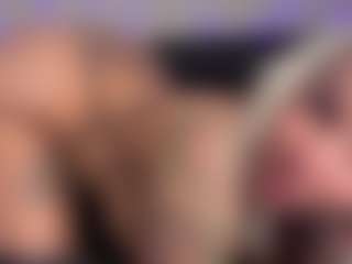 HornyLindzay's Live Sex Cam Show