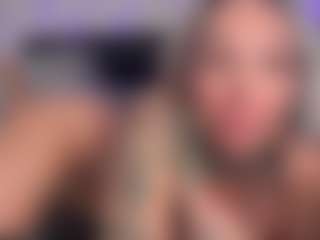 HornyLindzay's Live Sex Cam Show