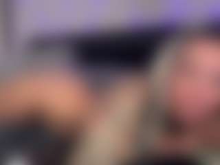 HornyLindzay's Live Sex Cam Show
