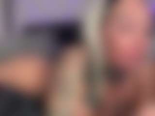HornyLindzay's Live Sex Cam Show