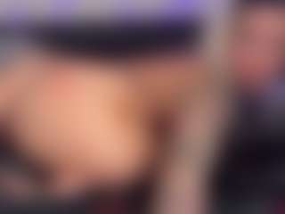 HornyLindzay's Live Sex Cam Show