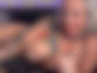 HornyLindzay's Live Sex Cam Show