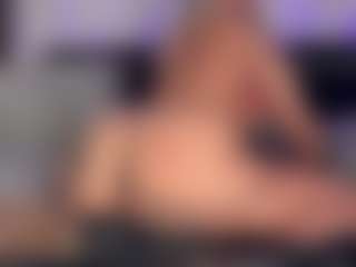 HornyLindzay's Live Sex Cam Show