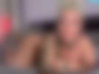 HornyLindzay's Live Sex Cam Show