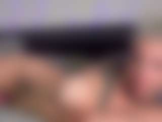 HornyLindzay's Live Sex Cam Show