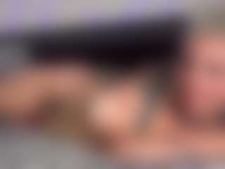 HornyLindzay's Live Sex Cam Show