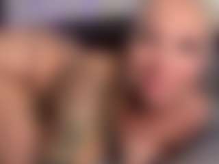HornyLindzay's Live Sex Cam Show