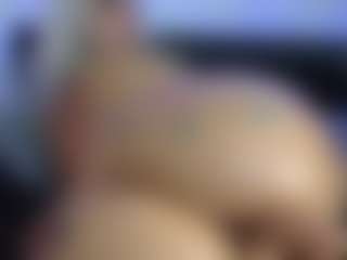 HornyLindzay's Live Sex Cam Show