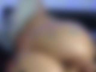 HornyLindzay's Live Sex Cam Show