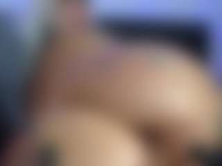 HornyLindzay's Live Sex Cam Show