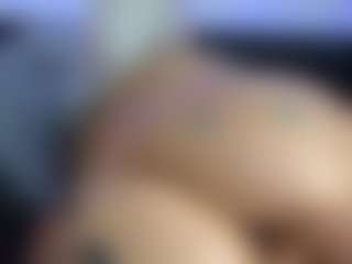 HornyLindzay's Live Sex Cam Show