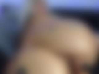 HornyLindzay's Live Sex Cam Show