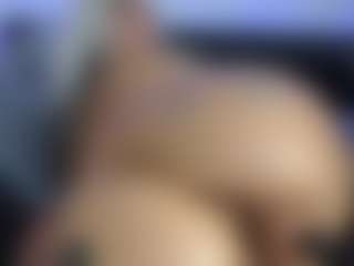 HornyLindzay's Live Sex Cam Show