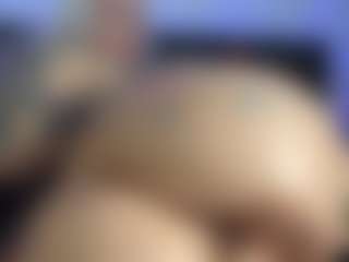 HornyLindzay's Live Sex Cam Show