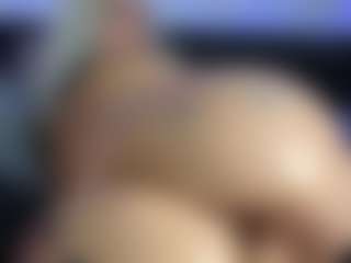 HornyLindzay's Live Sex Cam Show