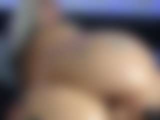 HornyLindzay's Live Sex Cam Show