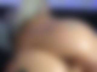 HornyLindzay's Live Sex Cam Show