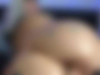 HornyLindzay's Live Sex Cam Show