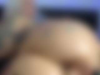 HornyLindzay's Live Sex Cam Show