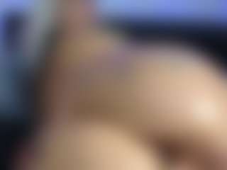 HornyLindzay's Live Sex Cam Show