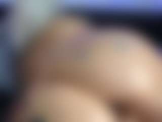 HornyLindzay's Live Sex Cam Show