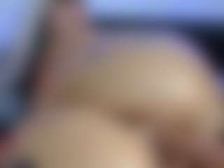 HornyLindzay's Live Sex Cam Show