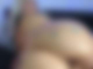 HornyLindzay's Live Sex Cam Show