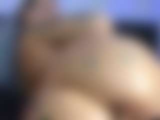 HornyLindzay's Live Sex Cam Show