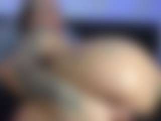HornyLindzay's Live Sex Cam Show