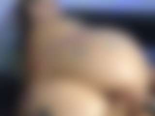 HornyLindzay's Live Sex Cam Show