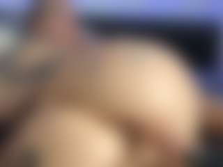 HornyLindzay's Live Sex Cam Show