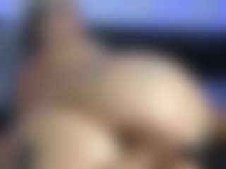 Live cam show with HornyLindzay - Shaved Pussy Lovense on Fling VIP Chat