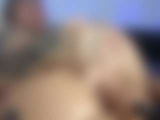HornyLindzay's Live Sex Cam Show