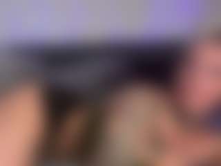 HornyLindzay's Live Sex Cam Show