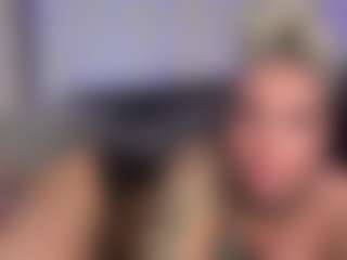 HornyLindzay's Live Sex Cam Show