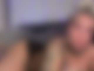 HornyLindzay's Live Sex Cam Show