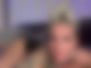 HornyLindzay's Live Sex Cam Show