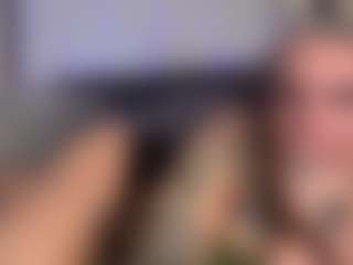 HornyLindzay's Live Sex Cam Show