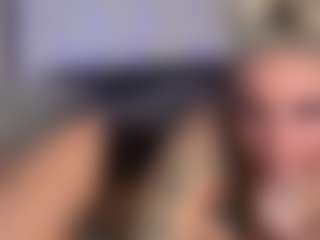 HornyLindzay's Live Sex Cam Show