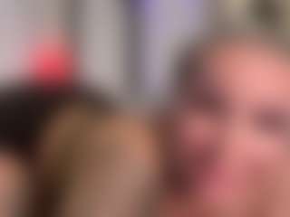 HornyLindzay's Live Sex Cam Show